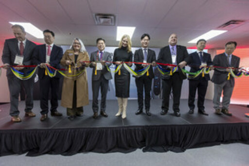 Commemorating LG’s entry into the U.S. EV charger market, Fort Worth Mayor Mattie Parker and other officials cut the ribbon at the new plant, joining LG Electronics senior executives Alec Jang, President of the LG Electronics Business Solutions Company; H.K. Suh, head of LG’s EV Charging business division; and Nicolas Min, President of LG Business Solutions USA.